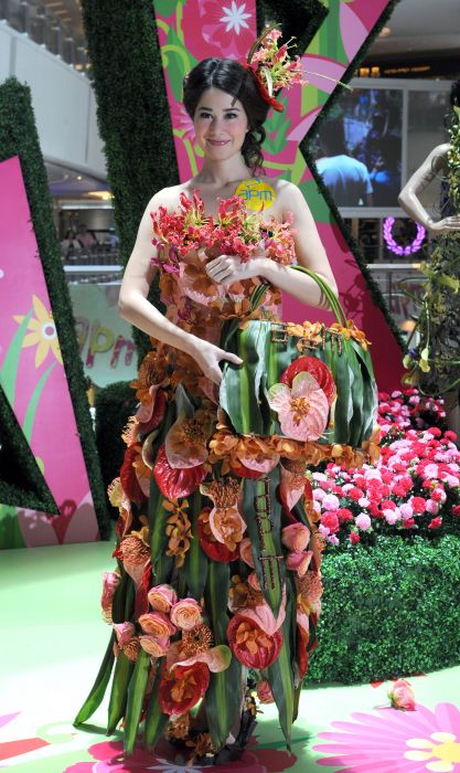 鲜花时装艺术展在港举行
