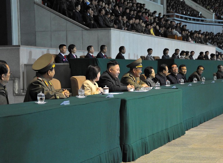 金正恩和夫人观看演出
