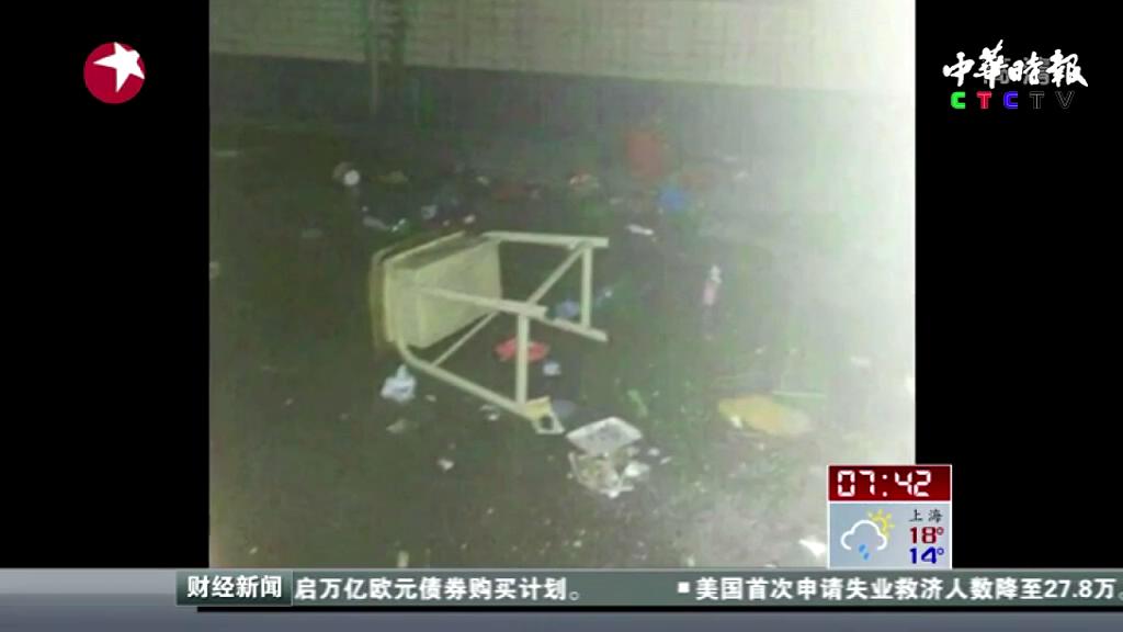 广东一学校学生打砸食堂  起因菜价贵