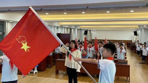 山东平邑：温水镇中心小学分批入队加入中国少年先锋队