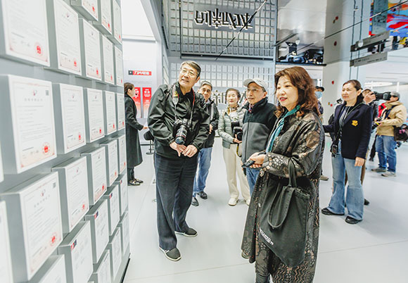 天津和平区摄影家协会走进迪空间 用镜头见证新能源领域发展前沿