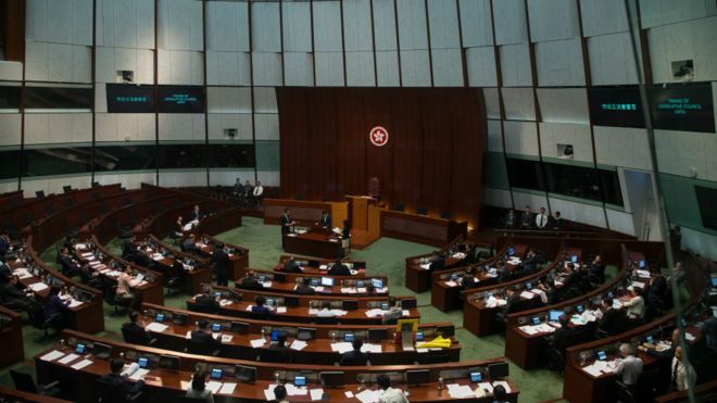1476288376424819.jpg 161012090821_hongkong_legco_october_976x549_epa_nocredit.jpg