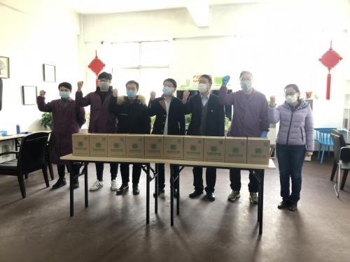 点击图片翻到下一页>> 不上头更上心,衡水老白干向河北公共设施捐赠20万瓶75度消毒酒