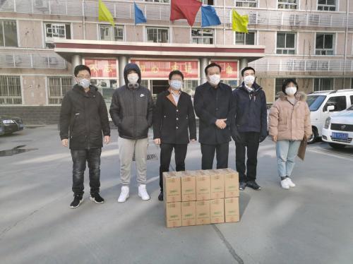 点击图片翻到下一页>> 不上头更上心,衡水老白干向河北公共设施捐赠20万瓶75度消毒酒