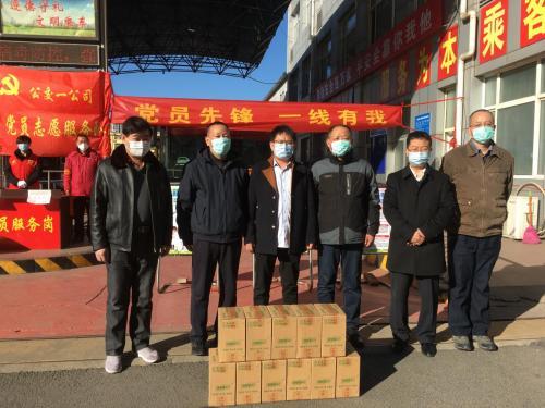 点击图片翻到下一页>> 不上头更上心,衡水老白干向河北公共设施捐赠20万瓶75度消毒酒