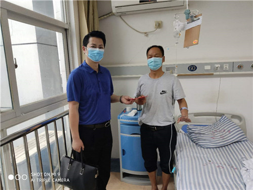 1625820330283838.jpg 书记探望住院党员_副本_副本.jpg