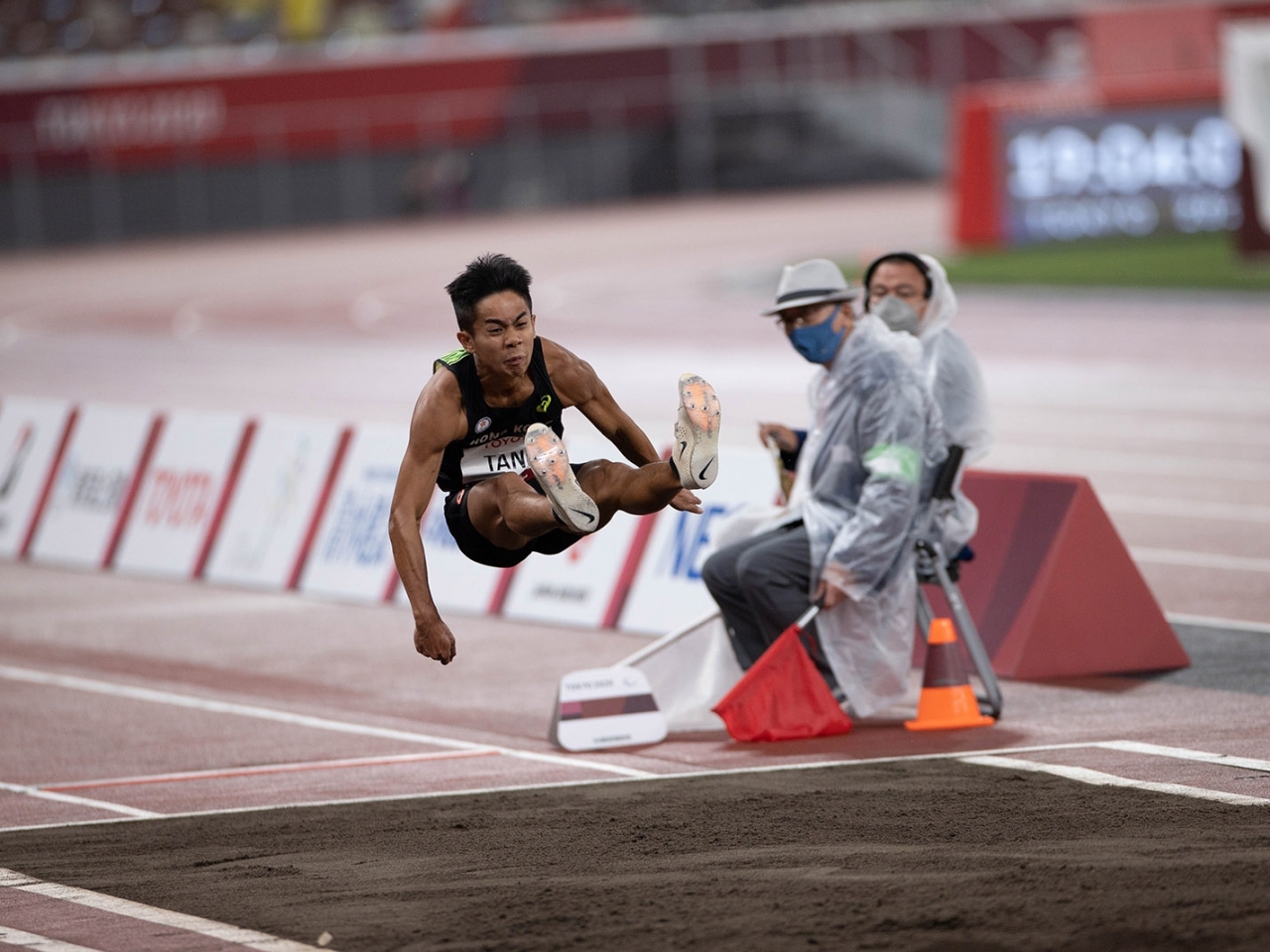 1630812283818912.jpg 東京殘奧男子T20級跳遠項目,港隊代表鄧雨澤敬陪末席。(香港殘疾人奧委會暨傷殘人士體育協會提供).jpg