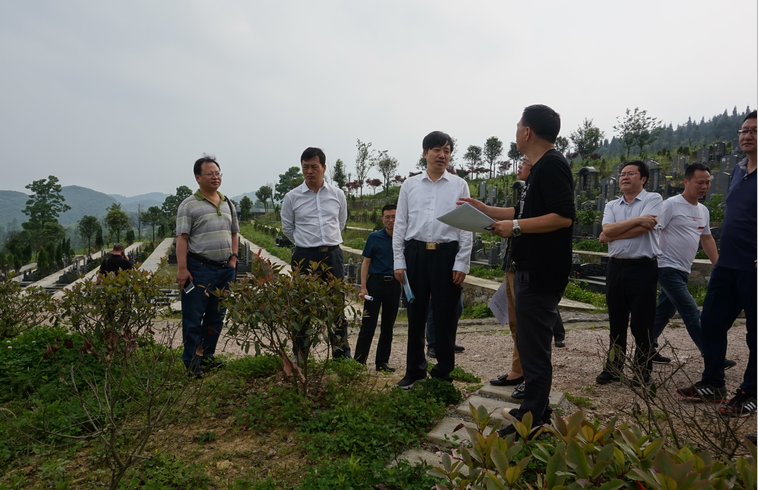 听取街道有关工作人员介绍农村殡葬改革”222“工作法.png 听取街道有关工作人员介绍农村殡葬改革”222“工作法.png