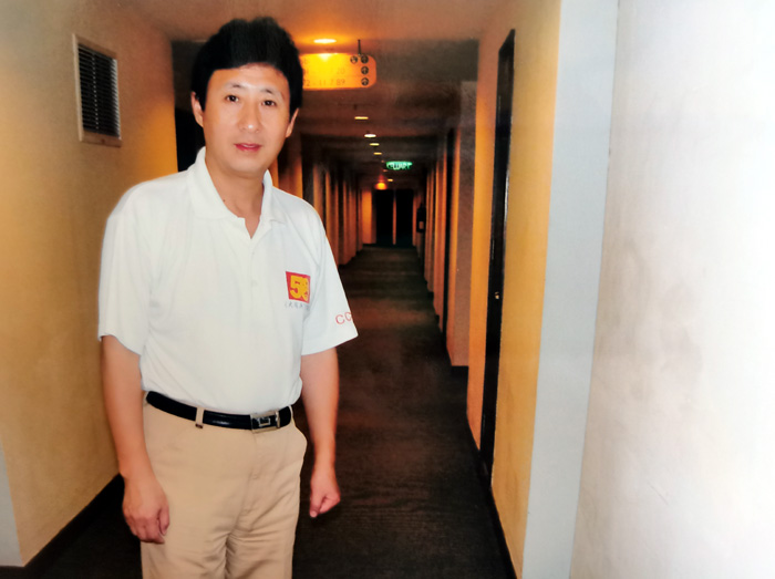 014记者留影2.jpg 014记者留影2.jpg