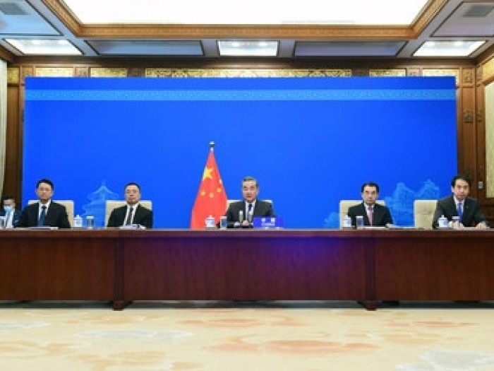 王毅主持六國外長抗疫視像會議。(外交部網站).jpg 王毅主持六國外長抗疫視像會議。(外交部網站).jpg