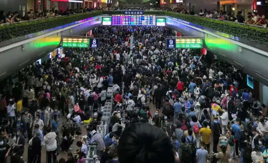 北京西站像极了春运.jpg 北京西站像极了春运.jpg