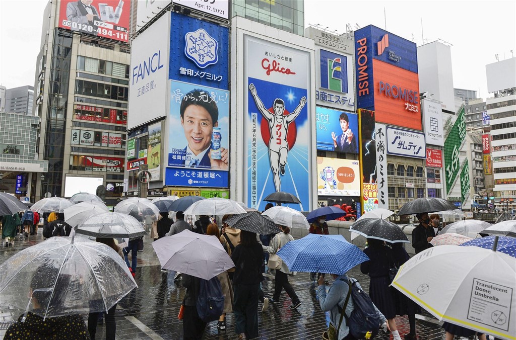 日本大阪府知事吉村洋文4日說,大阪目前疫情狀況難以如期解除緊急事態宣言,將研擬是否向中央申請延長。圖為大阪街頭一景。(共同社).jpg 日本大阪府知事吉村洋文4日說,大阪目前疫情狀況難以如期解除緊急事態宣言,將研擬是否向中央申請延長。圖為大阪街頭一景。(共同社).jpg