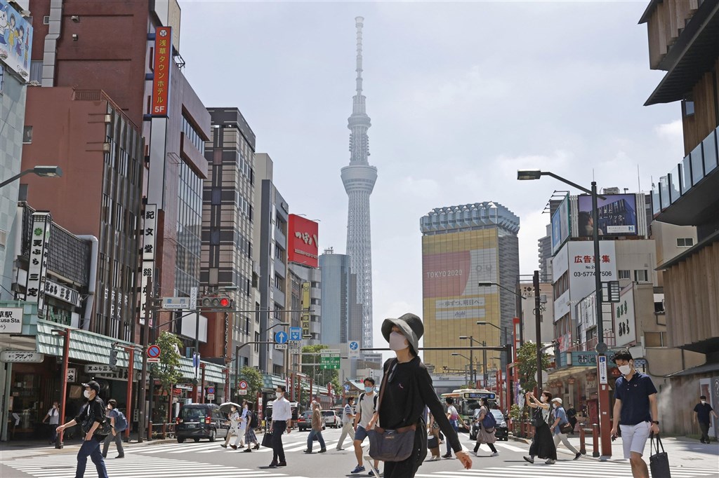 東京10日出現好天氣,不少民眾趁第4度「緊急事態宣言」上路前出遊。圖為東京10日街景。(共同社).jpg 東京10日出現好天氣,不少民眾趁第4度「緊急事態宣言」上路前出遊。圖為東京10日街景。(共同社).jpg