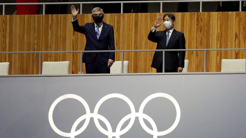 国际奥委会主席巴赫(左)与日本德仁天皇。.jpg 国际奥委会主席巴赫(左)与日本德仁天皇。.jpg