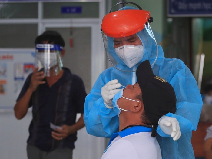 各地新型肺炎疫情嚴重,越南已連續4天單日新增確診人數超過一萬宗。(美聯社).jpg 各地新型肺炎疫情嚴重,越南已連續4天單日新增確診人數超過一萬宗。(美聯社).jpg