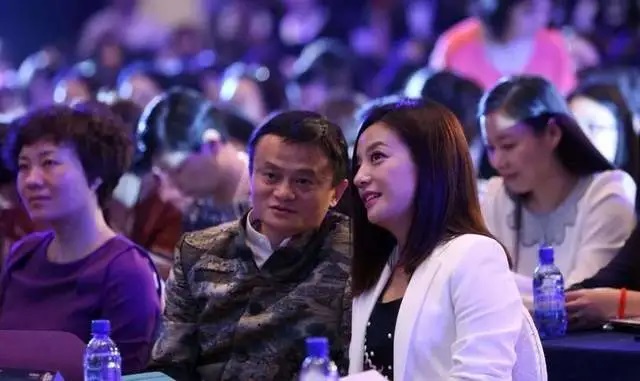 网民议论赵薇与马云的交往。(网络图片).jpeg 网民议论赵薇与马云的交往。(网络图片).jpeg