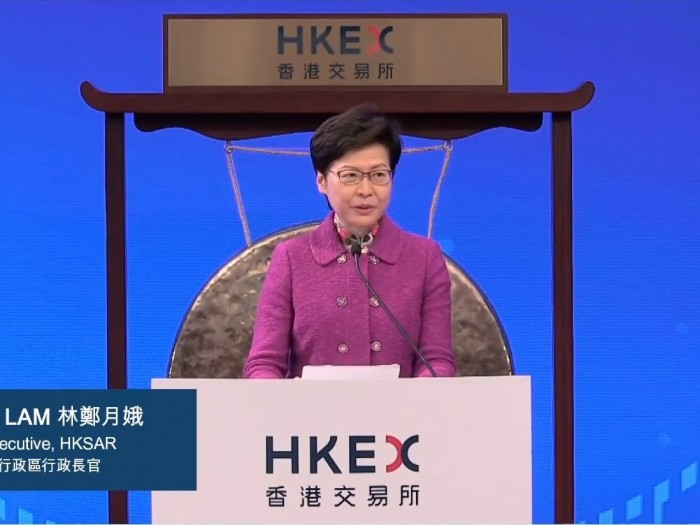 林鄭月娥表示,首次有內地地方政府在港發債,認為是推動人民幣國際化的重要里程碑,有利本港債券市場發展。(儀式網上截圖).jpg 林鄭月娥表示,首次有內地地方政府在港發債,認為是推動人民幣國際化的重要里程碑,有利本港債券市場發展。(儀式網上截圖).jpg