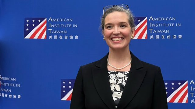 2021年10月29日,美国在台协会(AIT)新任台北办事处长孙晓雅(Sandra Oudkirk)举行履新以来首场记者会。.jpg 2021年10月29日,美国在台协会(AIT)新任台北办事处长孙晓雅(Sandra Oudkirk)举行履新以来首场记者会。.jpg