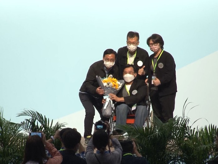 狄志遠(左)希望可以在立法會身體力行,顯示非建制派仍有重要角色。.jpg 狄志遠(左)希望可以在立法會身體力行,顯示非建制派仍有重要角色。.jpg