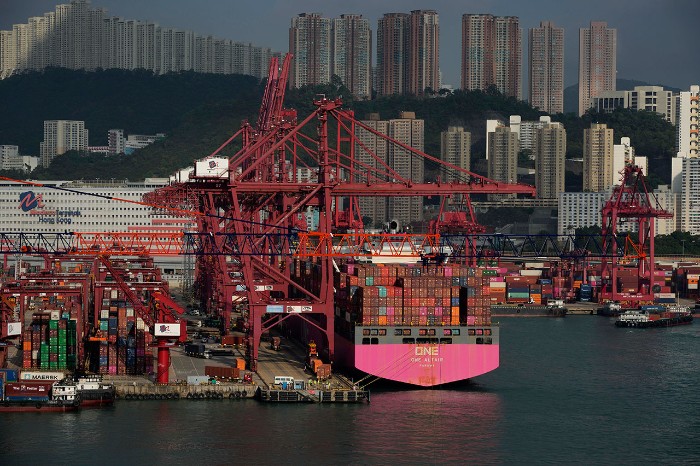 香港與歐盟貿易總額超越美國、僅次臺灣。圖爲,香港葵青貨櫃碼頭。(美聯社).jpeg 香港與歐盟貿易總額超越美國、僅次臺灣。圖爲,香港葵青貨櫃碼頭。(美聯社).jpeg