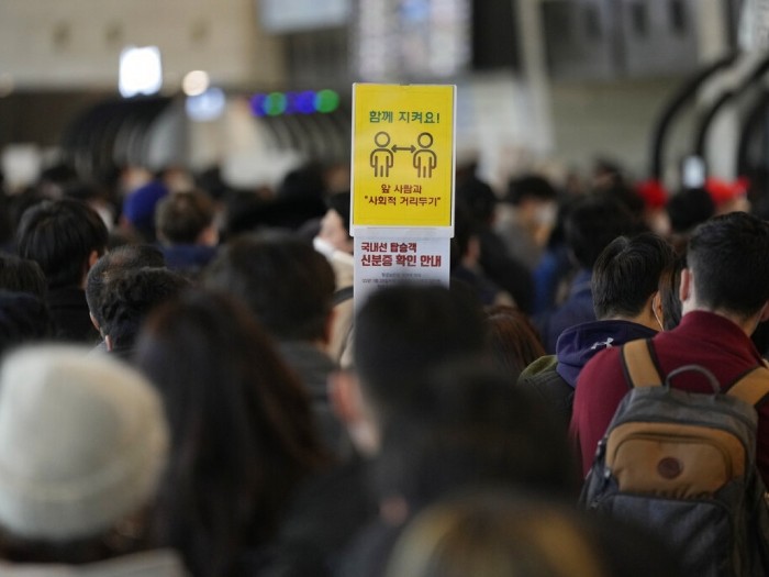 南韓自疫情爆發以來,首次單日有超過18000宗感染個案。(美聯社資料圖片).jpg 南韓自疫情爆發以來,首次單日有超過18000宗感染個案。(美聯社資料圖片).jpg