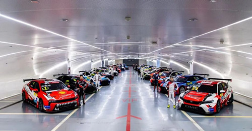 TCR赛车合影_proc.jpg TCR赛车合影_proc.jpg
