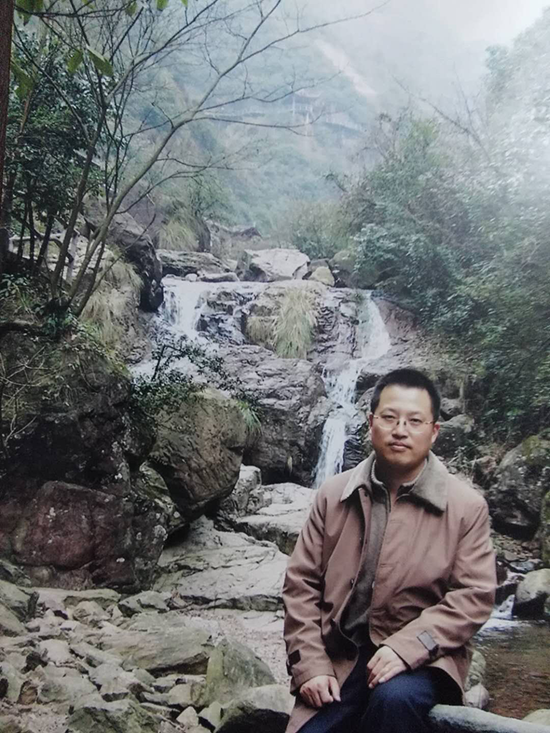 曹卫东照片.jpg3.png