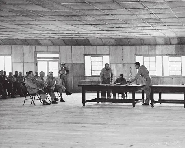 1953年7月27日,“联合国”代表团首席代表哈里逊中将签字.jpg 1953年7月27日,“联合国”代表团首席代表哈里逊中将签字.jpg