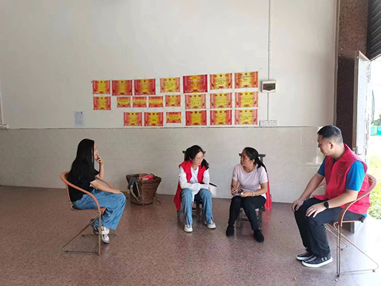 到群众家中走访.png 到群众家中走访.png