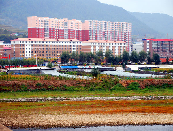 03临江鸭绿江畔景色.jpg 03临江鸭绿江畔景色.jpg