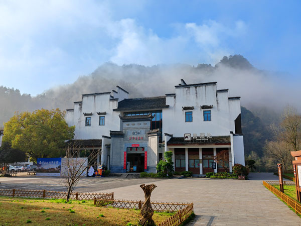 023齐云山的清晨.jpg 023齐云山的清晨.jpg
