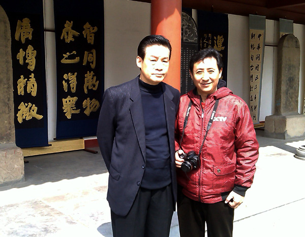 013记者与段革书黄帝陵.jpg 013记者与段革书黄帝陵.jpg