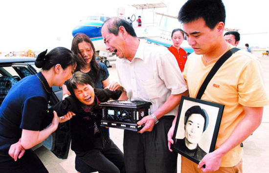 “孙志刚事件”在中国公民维权史上具有典型意义.jpg “孙志刚事件”在中国公民维权史上具有典型意义.jpg