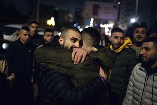 AFP__20250120__36UR4KG__v1__HighRes__PalestinianIsraelConflictCeasefirePrisoners-1737334157-1737336307.jpg