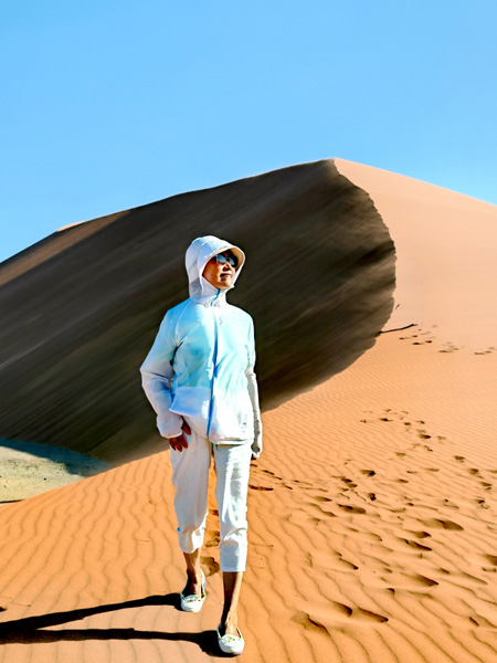013沙丘上留影2.jpg 013沙丘上留影2.jpg