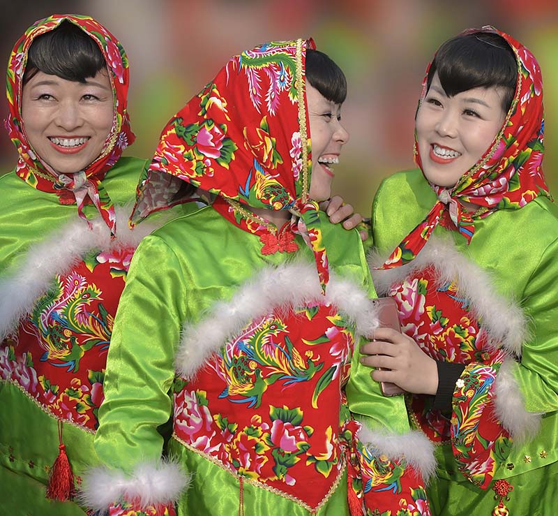 舞台三姐妹。钱明俭13675299535。2023年摄于山东枣庄。汉族.jpg