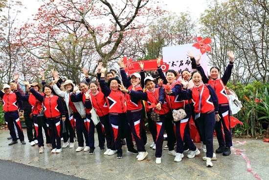 10、巾帼踏春赏“棉”活动-李树林.jpg 10、巾帼踏春赏“棉”活动-李树林.jpg