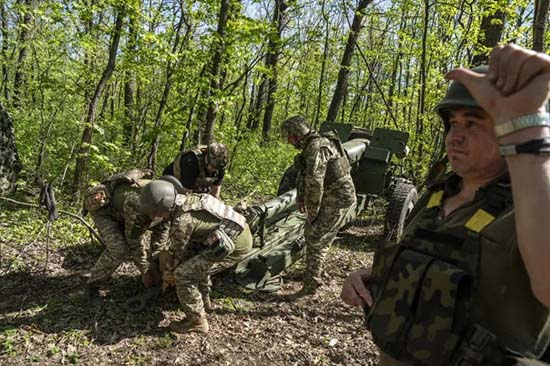 烏克蘭砲兵在萊曼進行軍事訓練-頓內茨克地區阿納多盧通訊社.jpg 烏克蘭砲兵在萊曼進行軍事訓練-頓內茨克地區阿納多盧通訊社.jpg