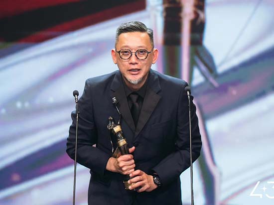 鄭保瑞憑電影《九龍城寨之圍城》奪得最佳導演。(香港電影金像獎社交網站).jpg 鄭保瑞憑電影《九龍城寨之圍城》奪得最佳導演。(香港電影金像獎社交網站).jpg