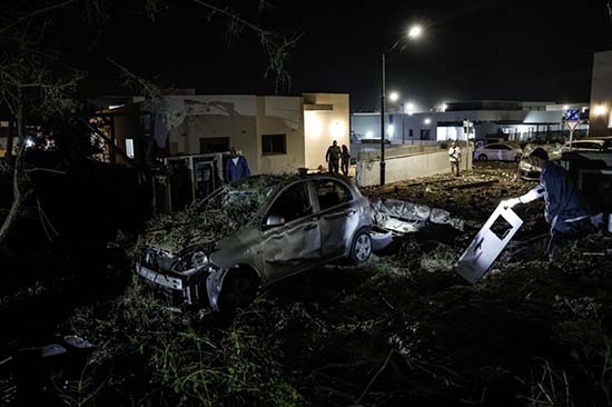 以色列南部城市基耶蓋特15日被飛彈襲擊,建築車輛都被摧毀。(安納杜魯新聞社).jpg 以色列南部城市基耶蓋特15日被飛彈襲擊,建築車輛都被摧毀。(安納杜魯新聞社).jpg