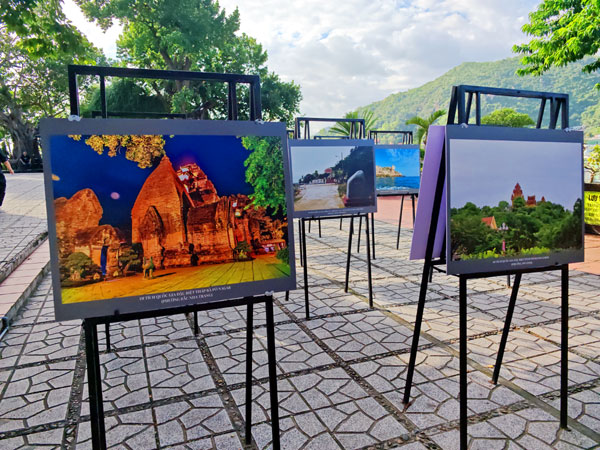 025景区中画展.jpg 025景区中画展.jpg