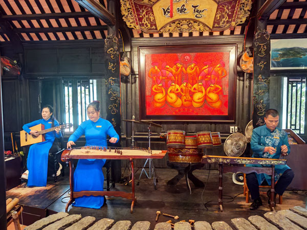 05聆听民族音乐.jpg 05聆听民族音乐.jpg