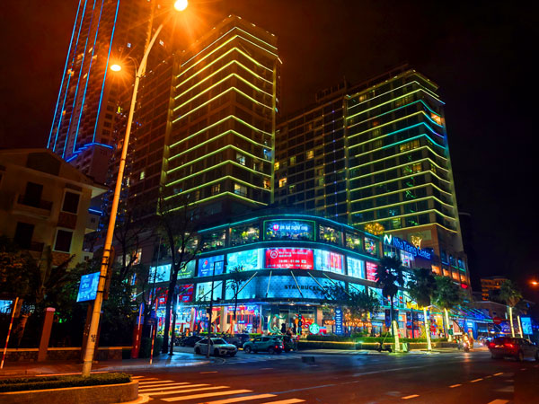 024芽庄夜色街景.jpg 024芽庄夜色街景.jpg