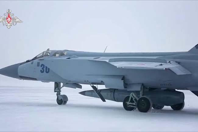 一架俄羅斯空軍米格-31K戰鬥機攜帶「匕首」高超音速飛彈(美聯社).jpg 一架俄羅斯空軍米格-31K戰鬥機攜帶「匕首」高超音速飛彈(美聯社).jpg