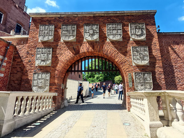 016城堡门首.jpg 016城堡门首.jpg