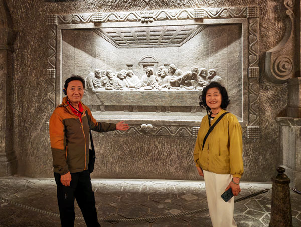 08盐雕壁画留影.jpg 08盐雕壁画留影.jpg
