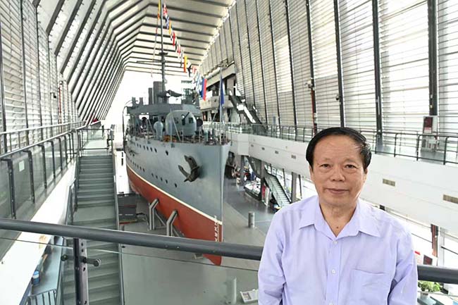 作者参观武汉市中山舰博物馆.jpg